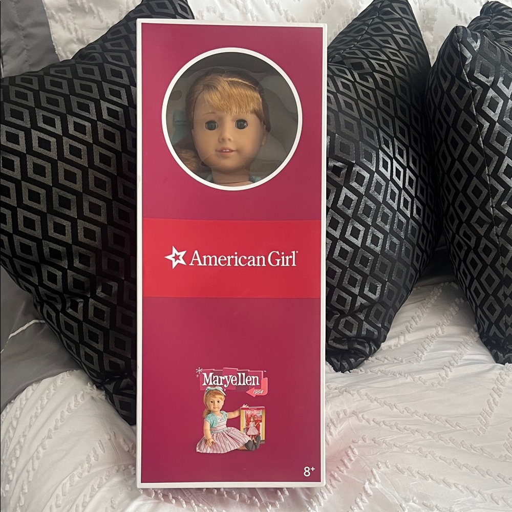 American Girl Doll Maryellen with OUTFIT PURSE PEARL NECKLACE BRACELET GLOVES